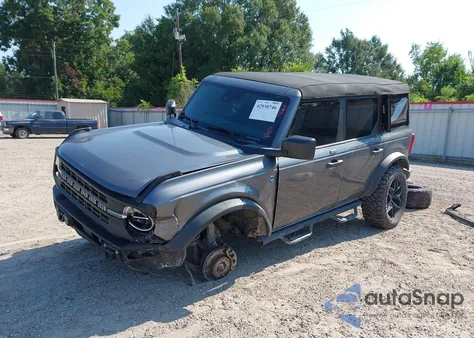 2023 Ford Bronco Black Diamond z USA, uszkodzony, nr VIN 1FMEE5DH8PLB33422